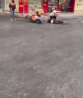 吃瓜群众12316猎奇新闻视频 配图