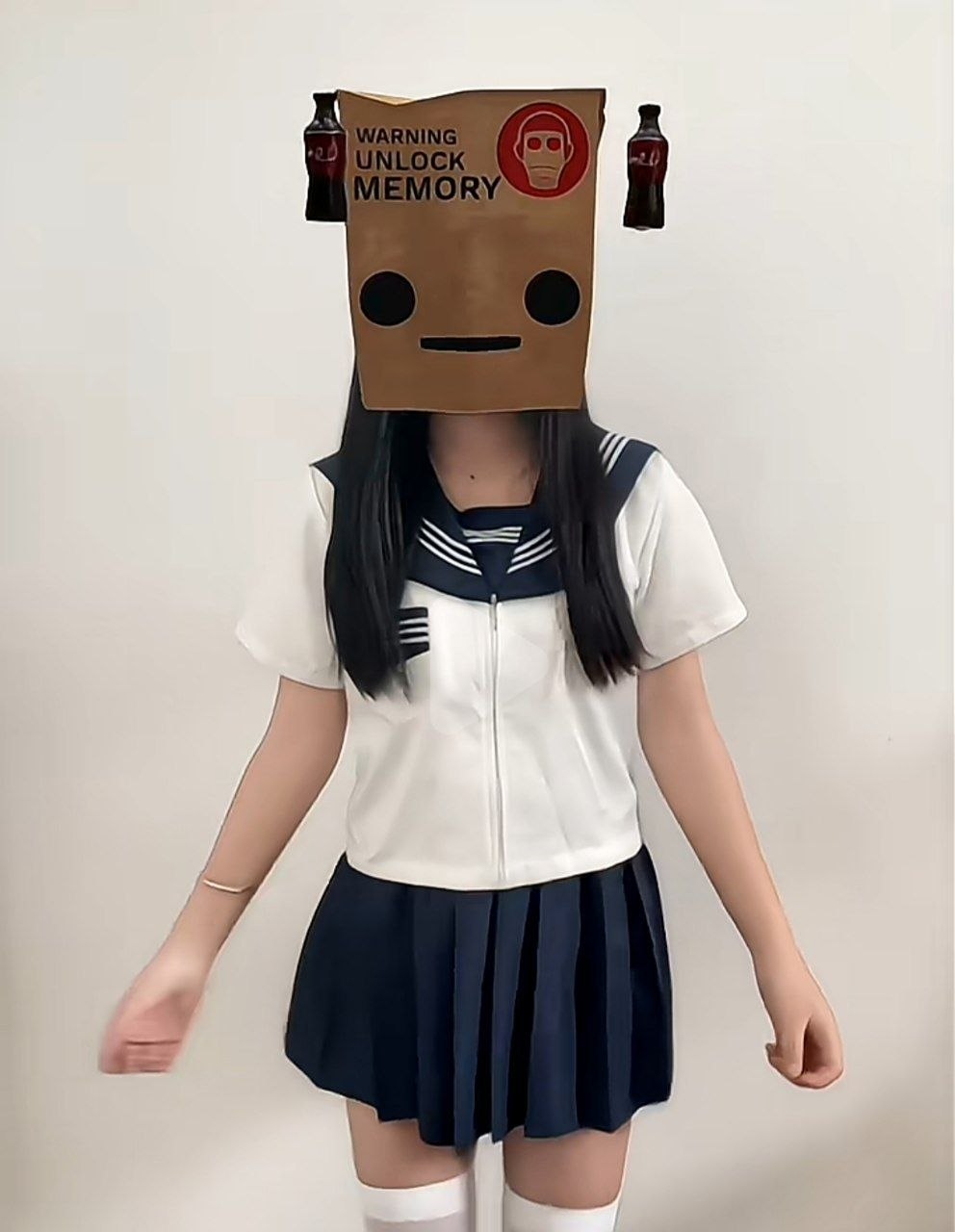 精神小妹女高学生妹自拍 配图