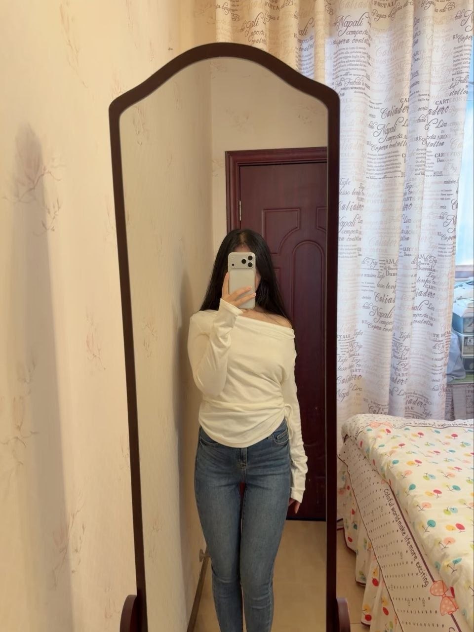 反差大学生少女萝莉自慰 配图