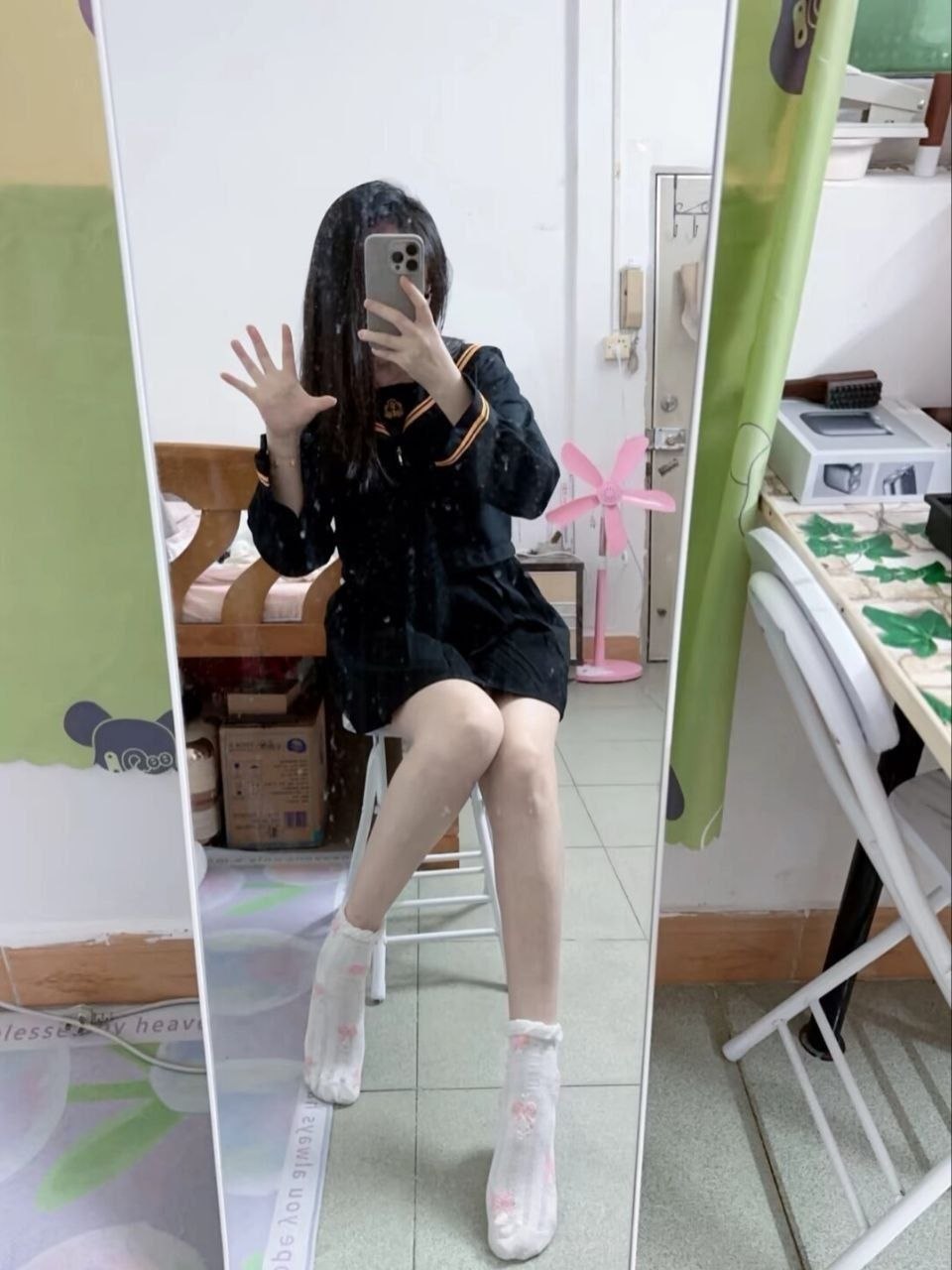 反差大学生少女萝莉自慰 配图