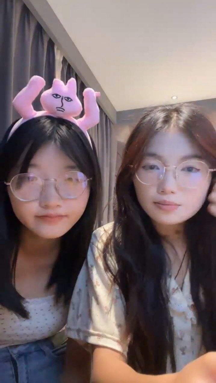 纹身精神小妹群P直播大秀 配图