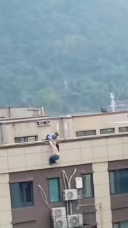 吃瓜群众12316猎奇新闻视频 配图