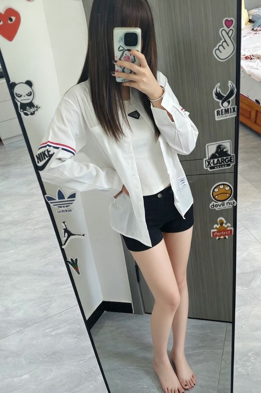 精神小妹女高学生妹自拍 配图