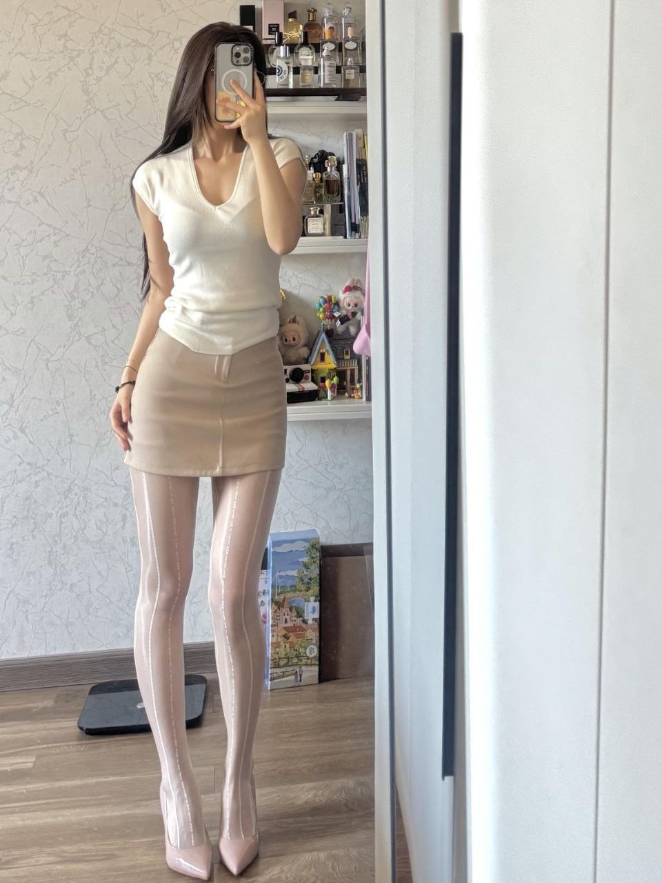 反差大学生少女萝莉自慰 配图