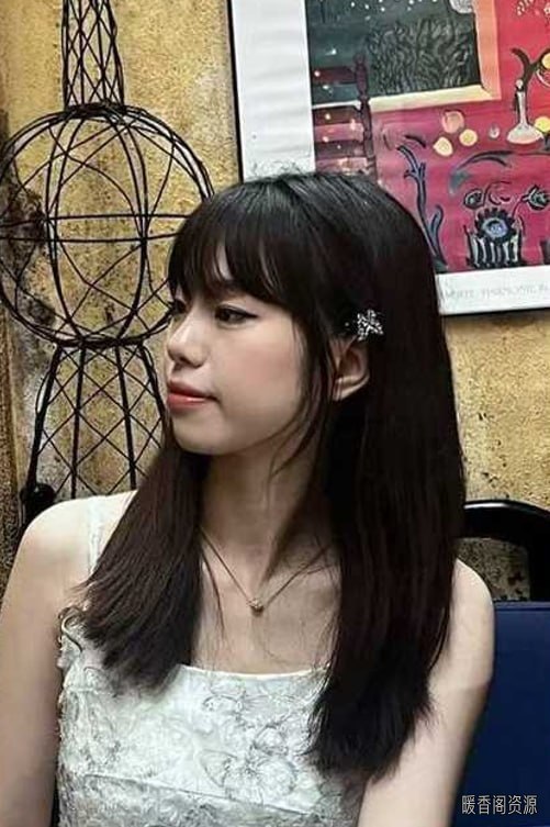 精神小妹高中生 配图