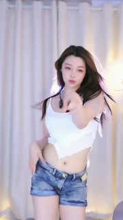 『韩国女团』『日系写真』热舞 配图