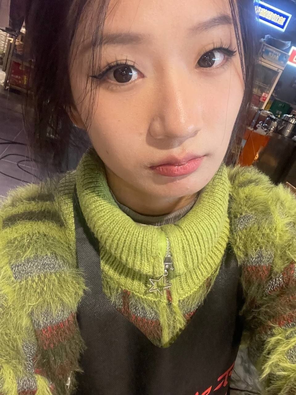 反差大学生少女萝莉自慰 配图