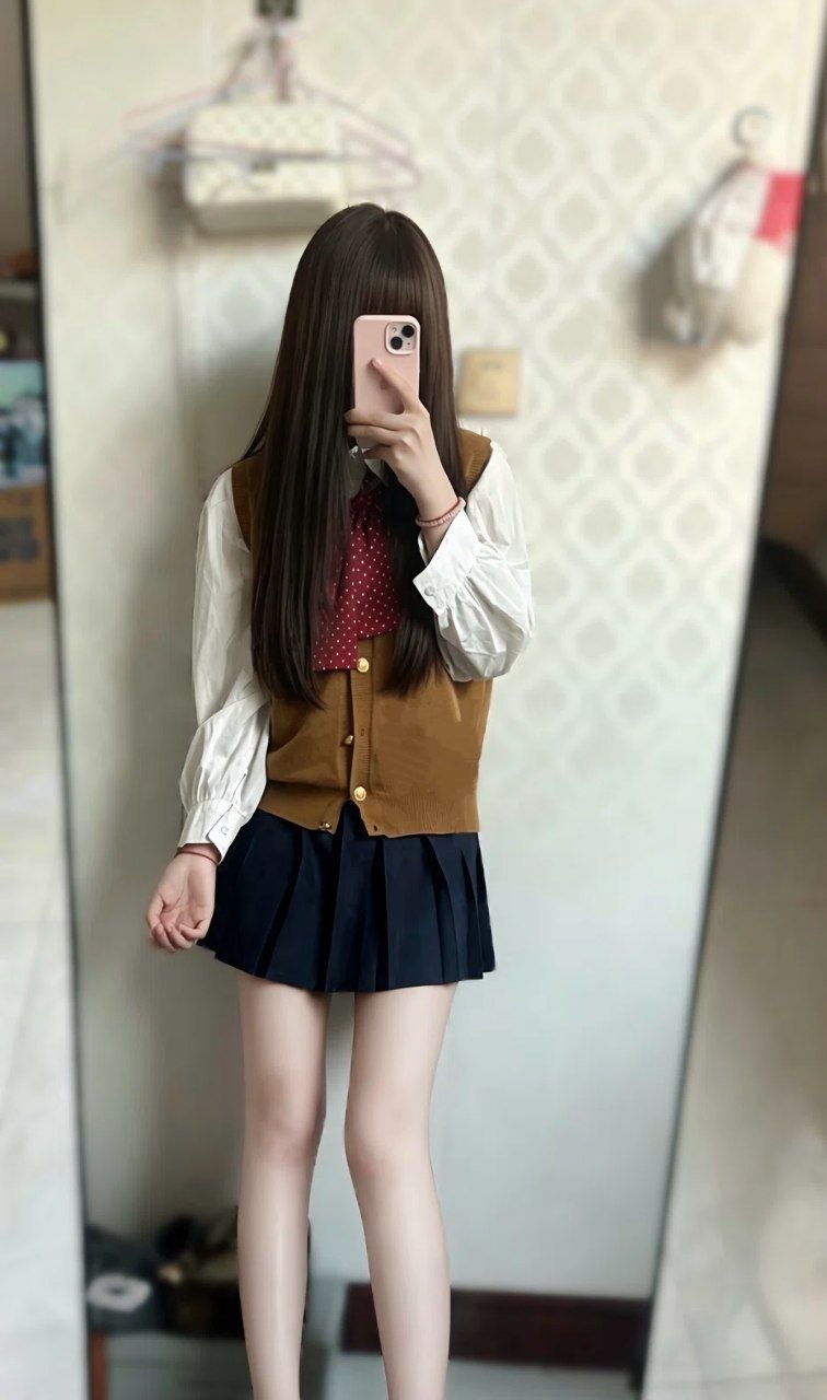 精神小妹女高学生妹自拍 配图