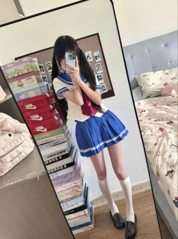 精神小妹女高学生妹自拍 配图