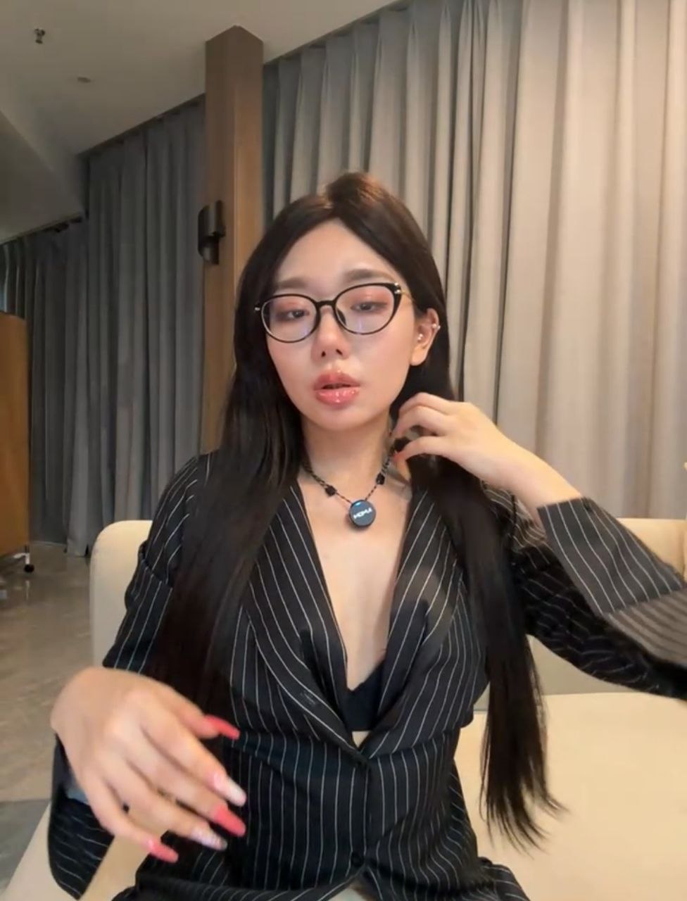 情侣露脸白虎JK精神小妹 配图
