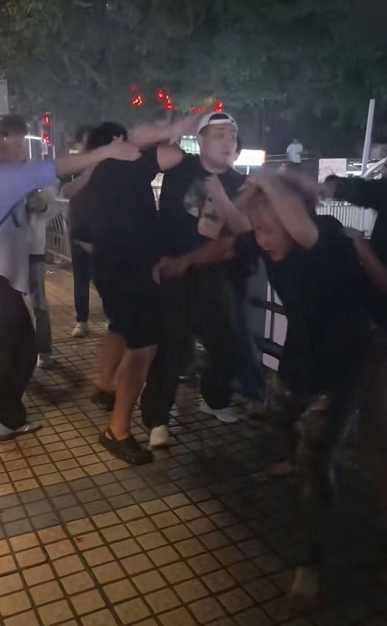 熟女人妻/吃瓜猎奇 配图