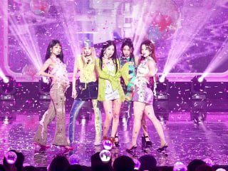 『韩国女团』『日系写真』热舞 配图