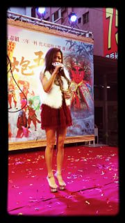 美女|泳装|热舞 配图