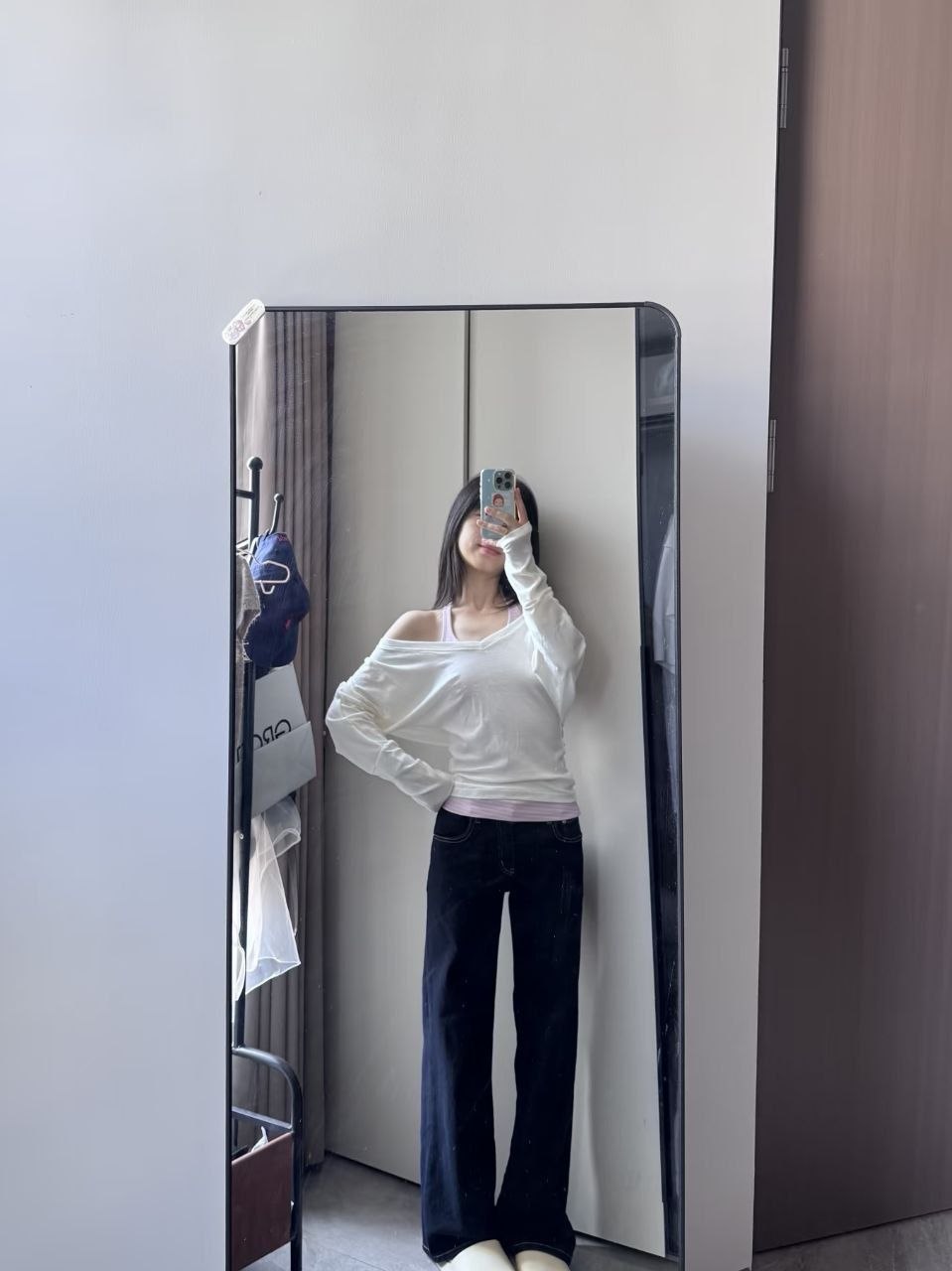 反差大学生少女萝莉自慰 配图