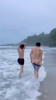 爱吃瓜🍉｜搞笑🥸｜软色情🥵｜树洞 配图