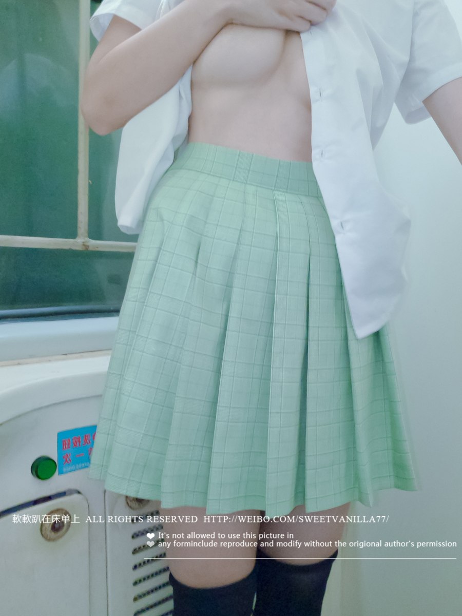 【在线看】COS巨乳黑丝白丝JK 配图