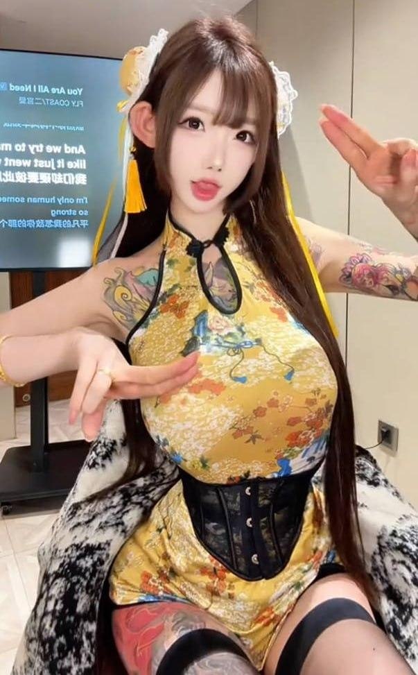 高颜值反差母狗福利姬海角 配图