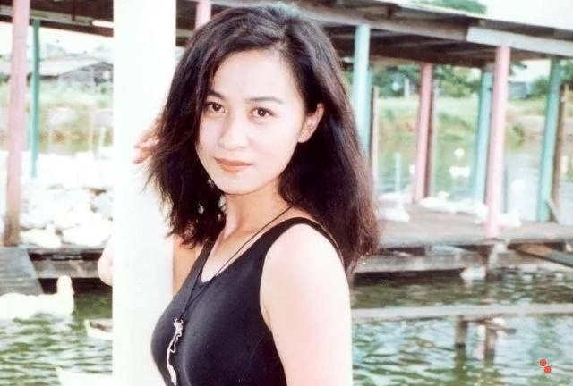 熟女人妻/吃瓜猎奇 配图