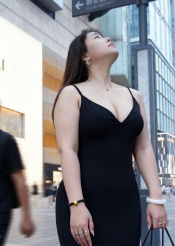 海角乱伦/熟女人妻AV 配图