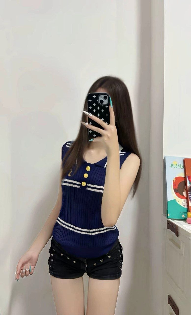 精神小妹女高学生妹自拍 配图