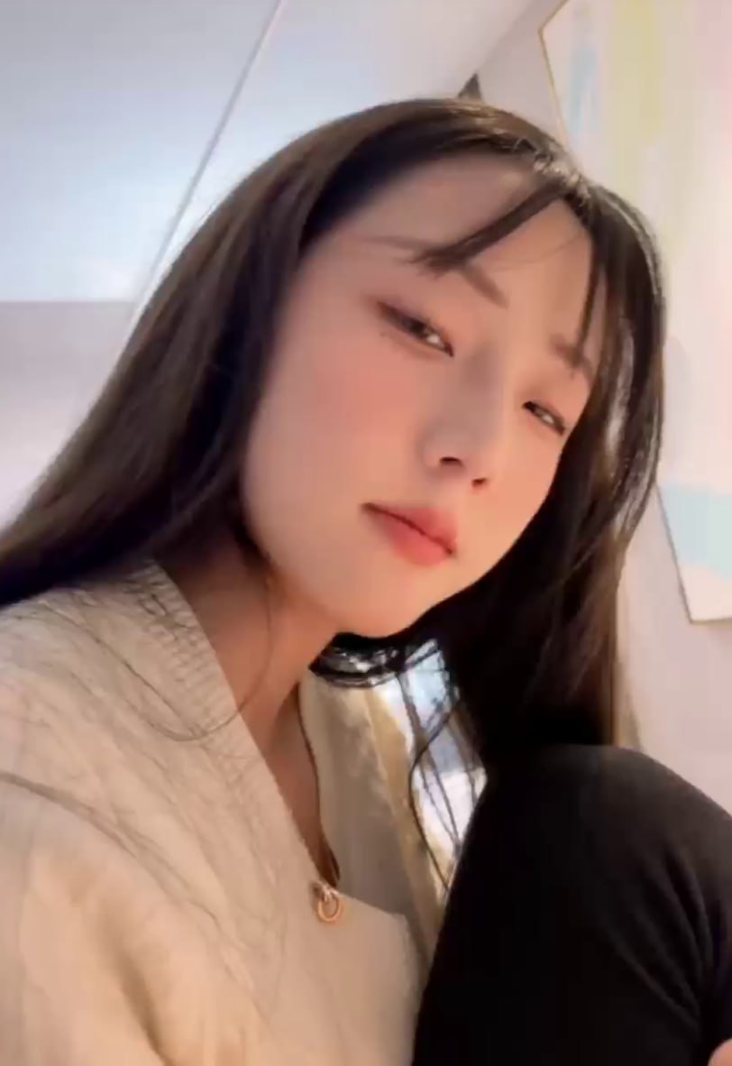 颜值少女鉴赏基地 配图