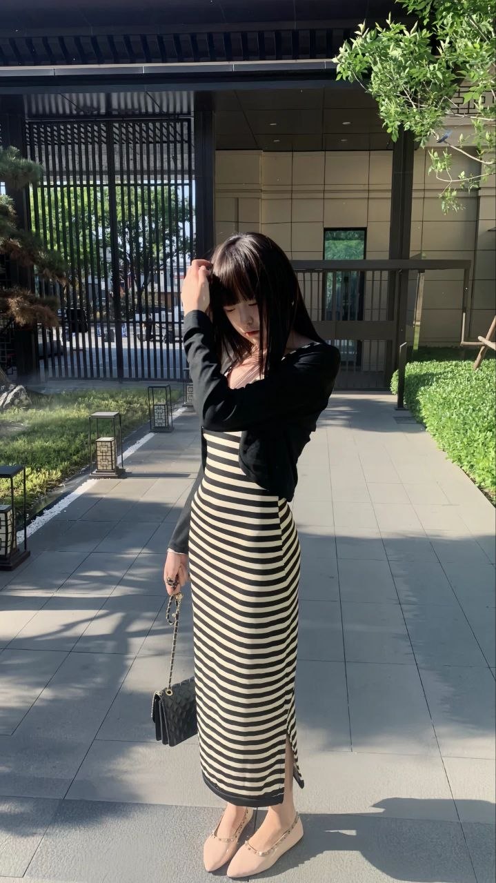 精神小妹女高学生妹自拍 配图