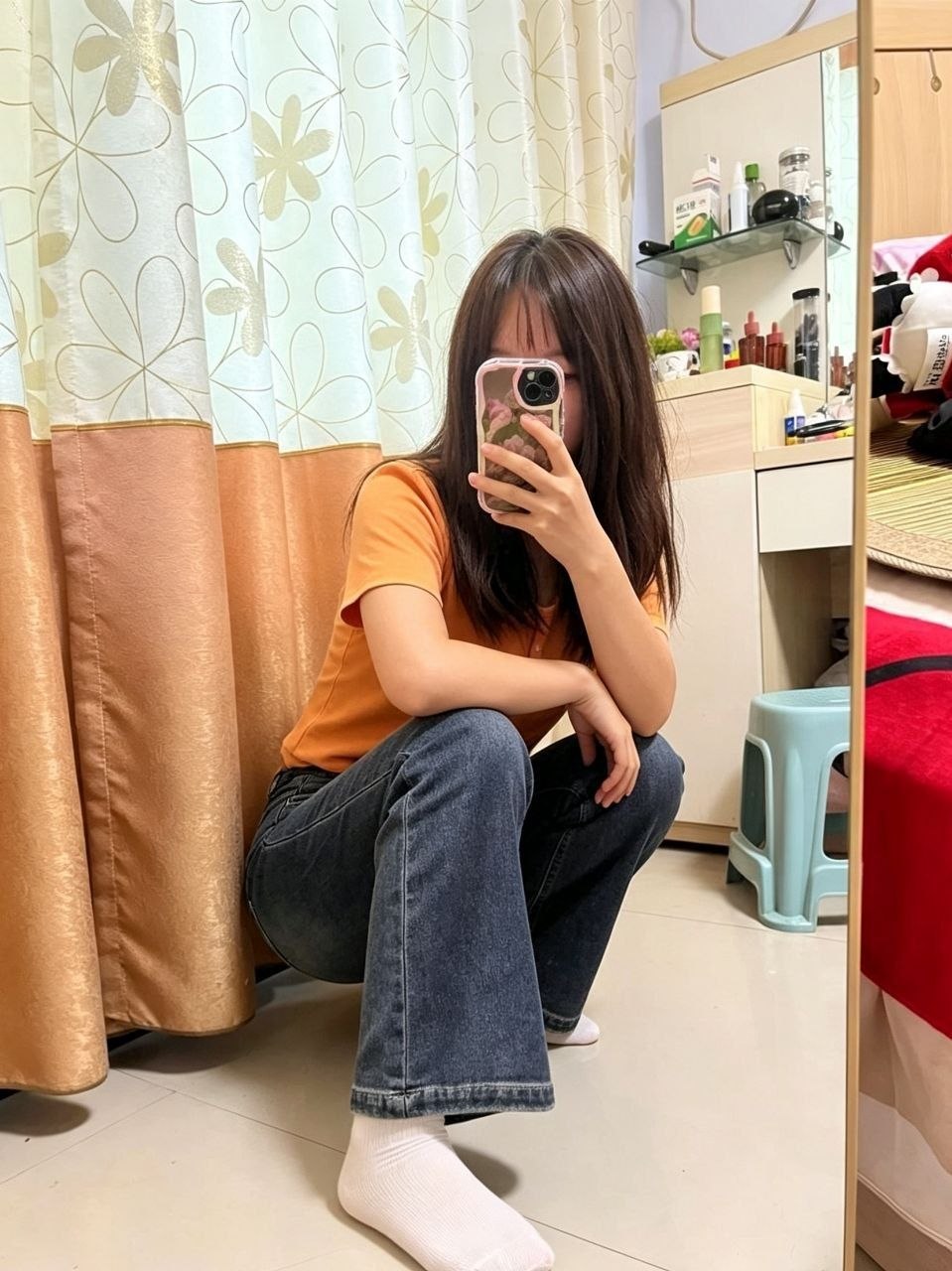 反差大学生少女萝莉自慰 配图