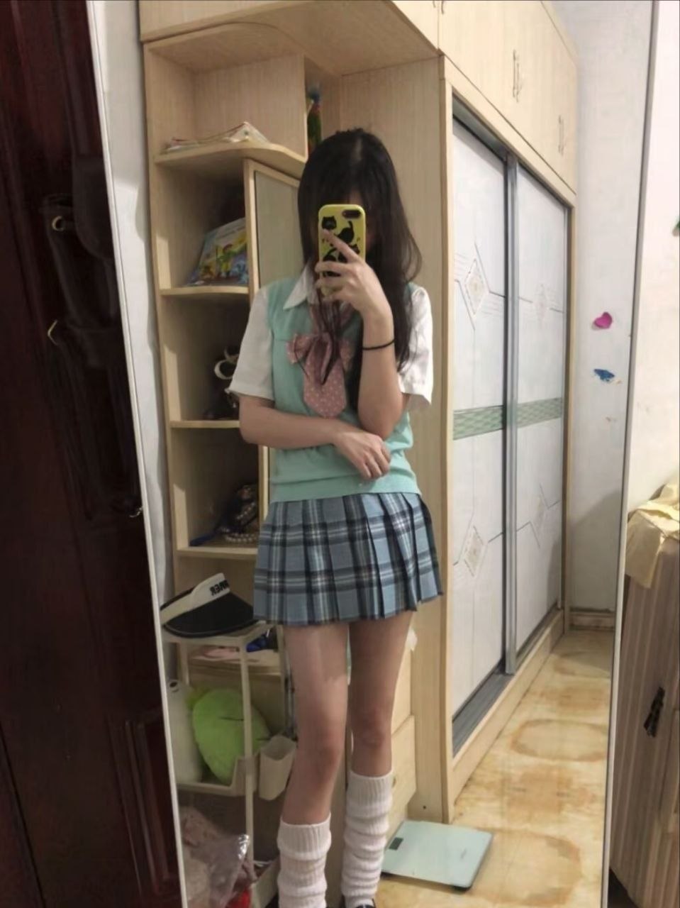 反差大学生少女萝莉自慰 配图
