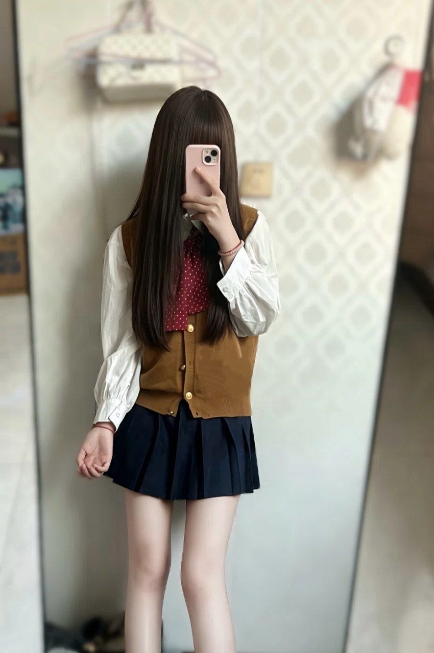 精神小妹女高学生妹自拍 配图