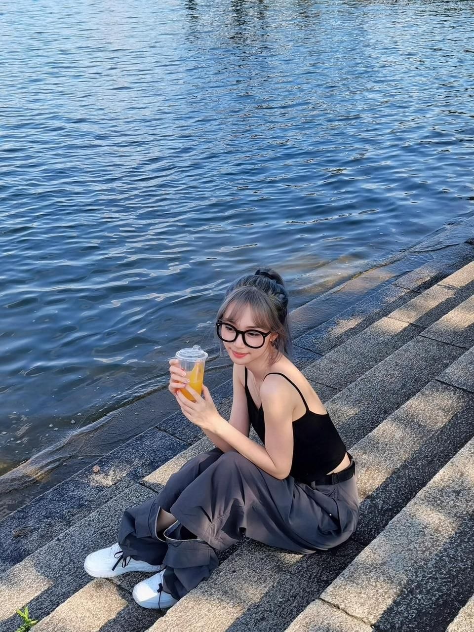大学生少女母狗萝莉自慰 配图
