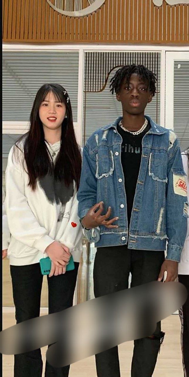 熟女人妻/吃瓜猎奇 配图
