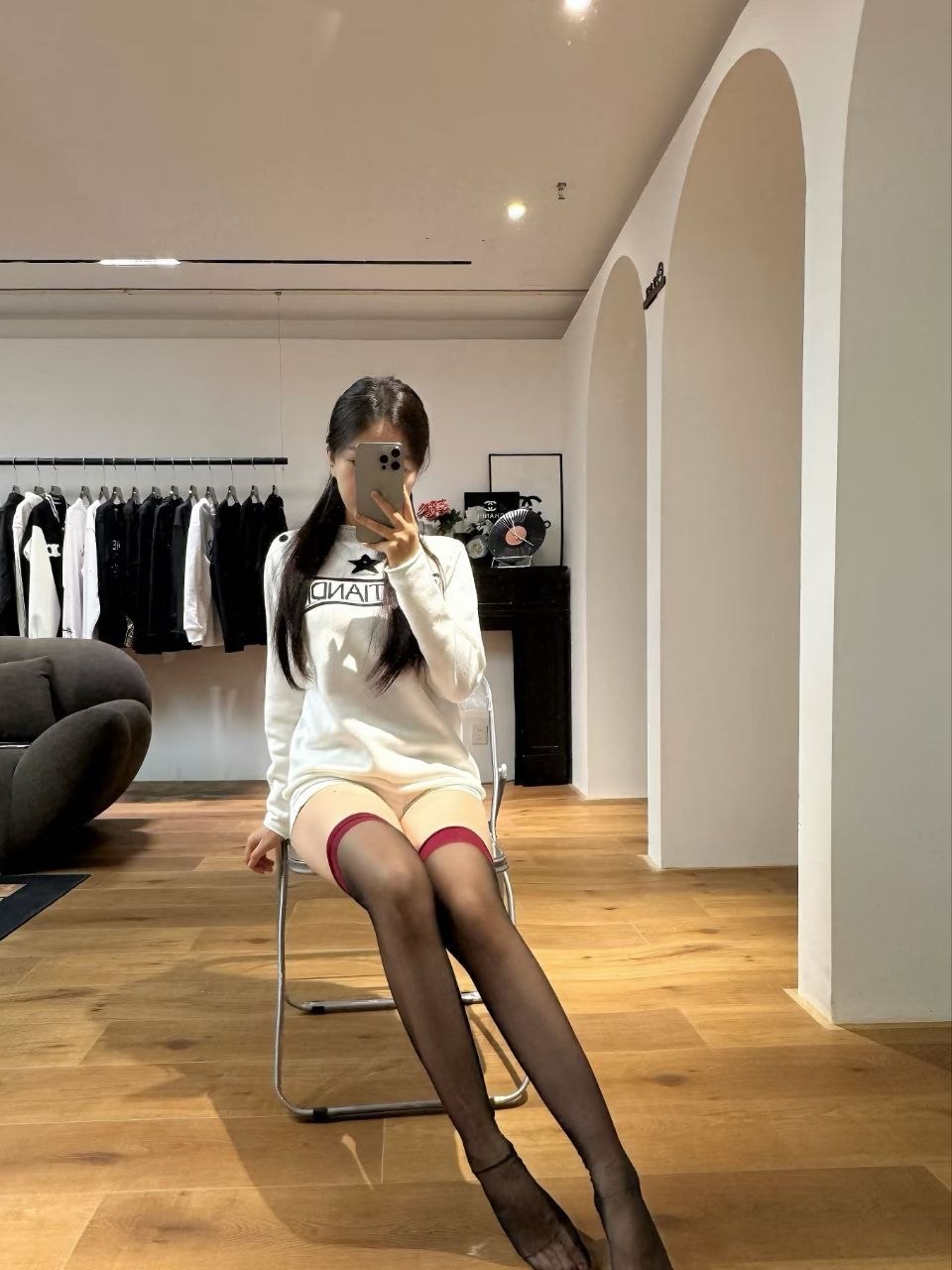 反差大学生少女萝莉自慰 配图