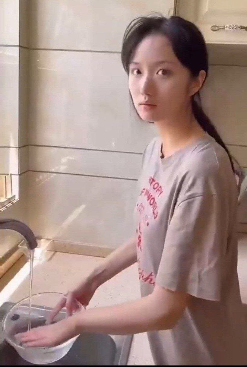 乱伦巨乳人妻/熟女少妇AV 配图