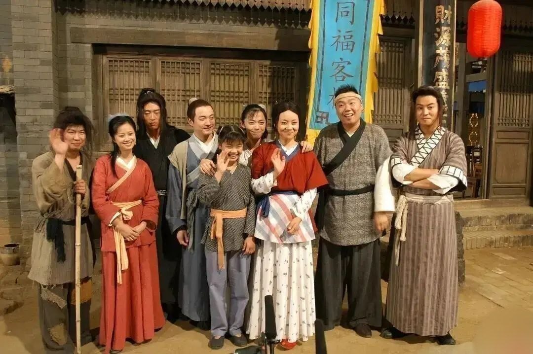 海角乱伦/熟女人妻AV 配图