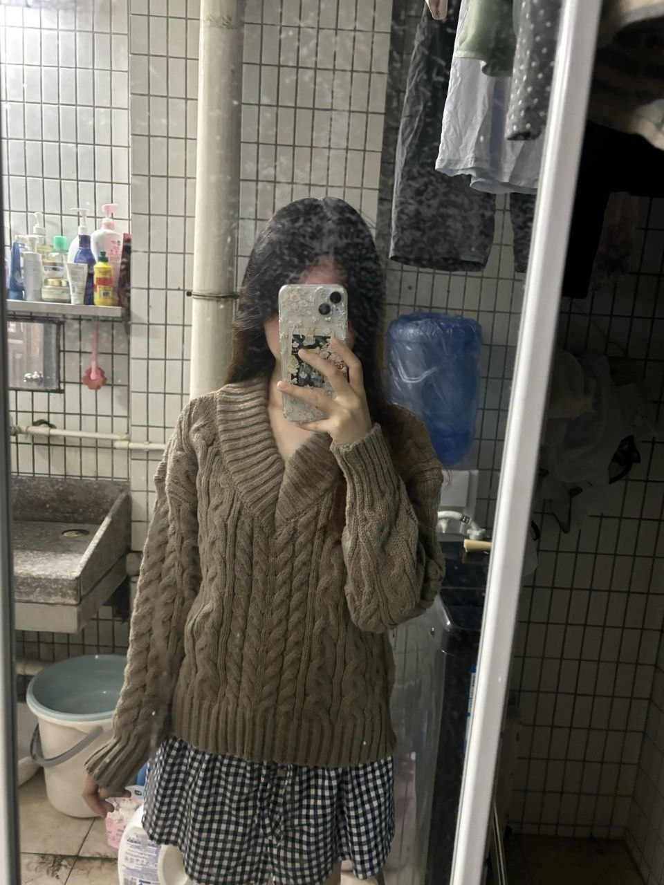 反差大学生少女萝莉自慰 配图