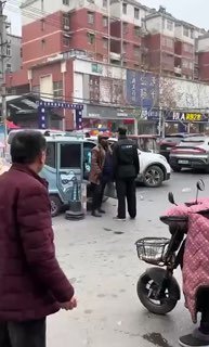 吃瓜中心 配图