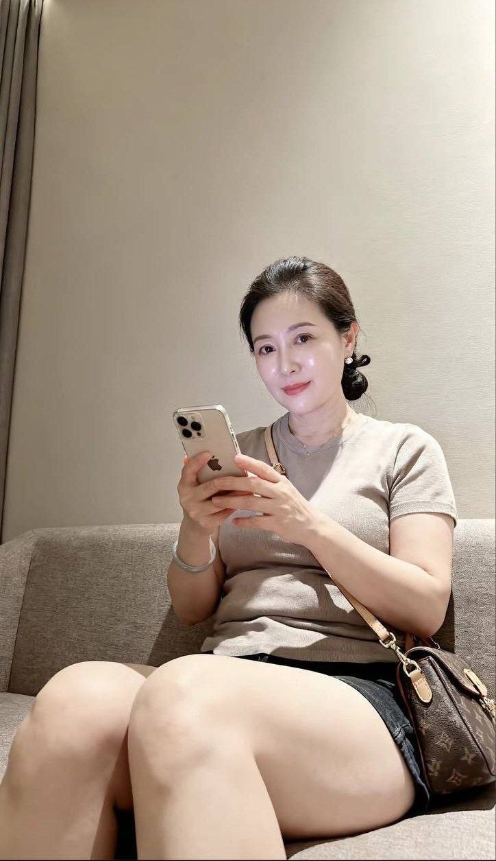 海角乱伦/熟女人妻AV 配图