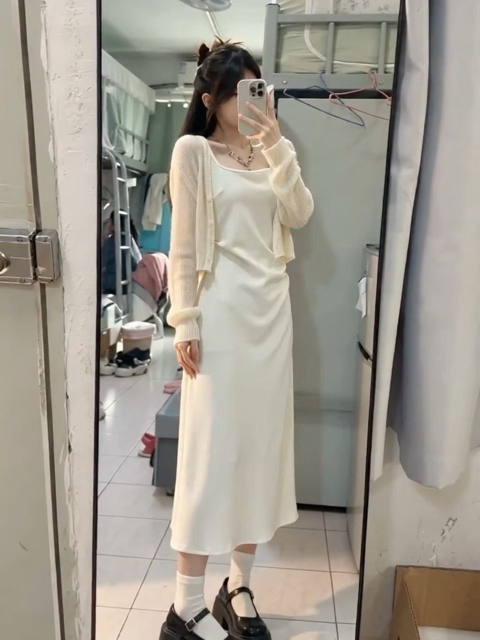 反差大学生少女萝莉自慰 配图