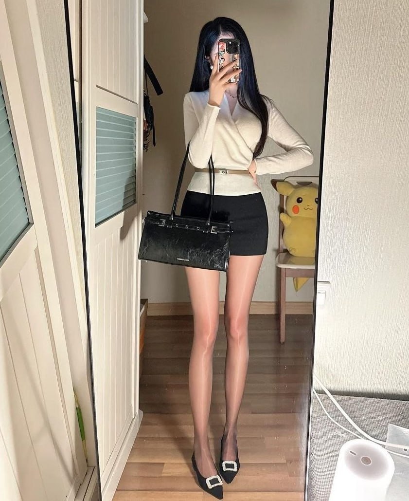 稀有少女大学生 配图