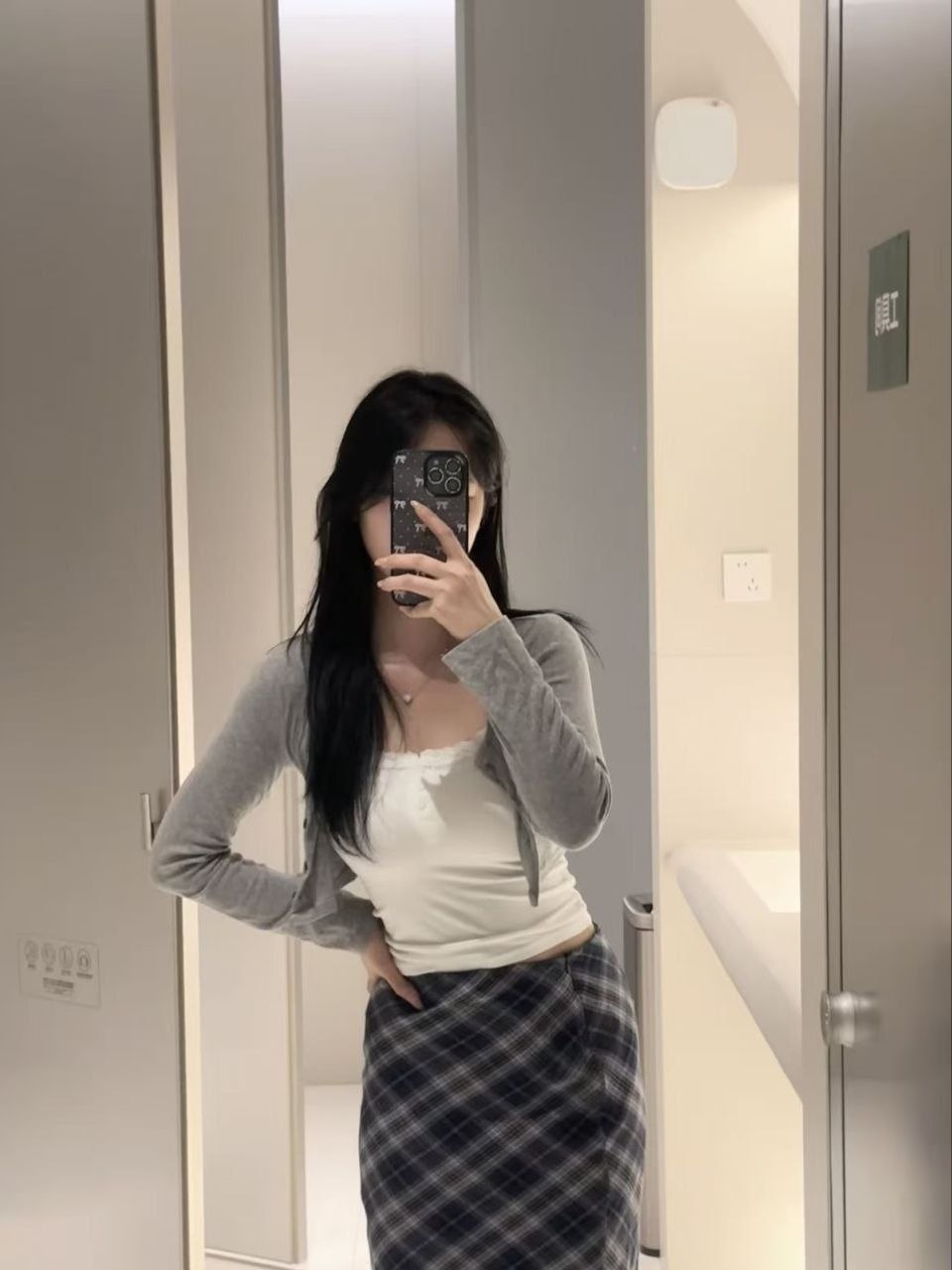 反差大学生少女萝莉自慰 配图