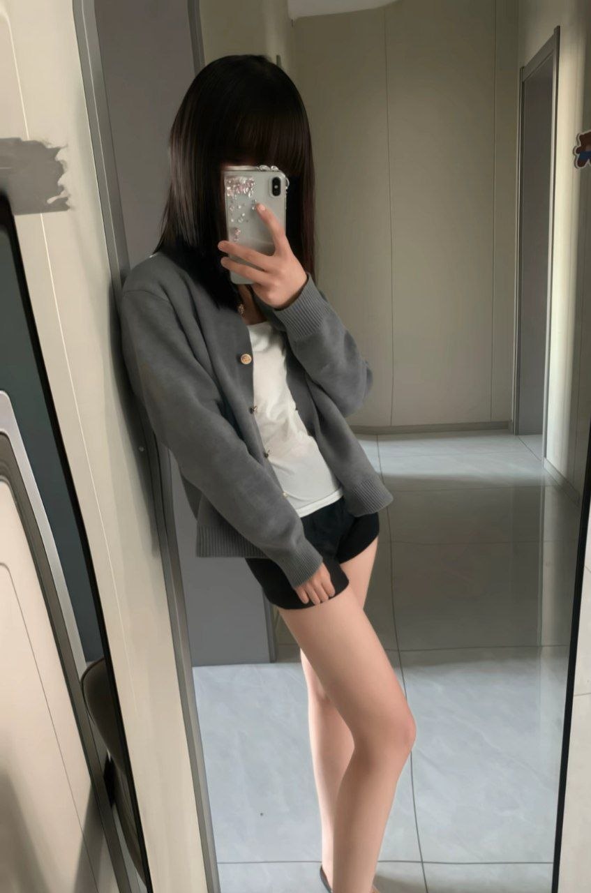 精神小妹女高学生妹自拍 配图